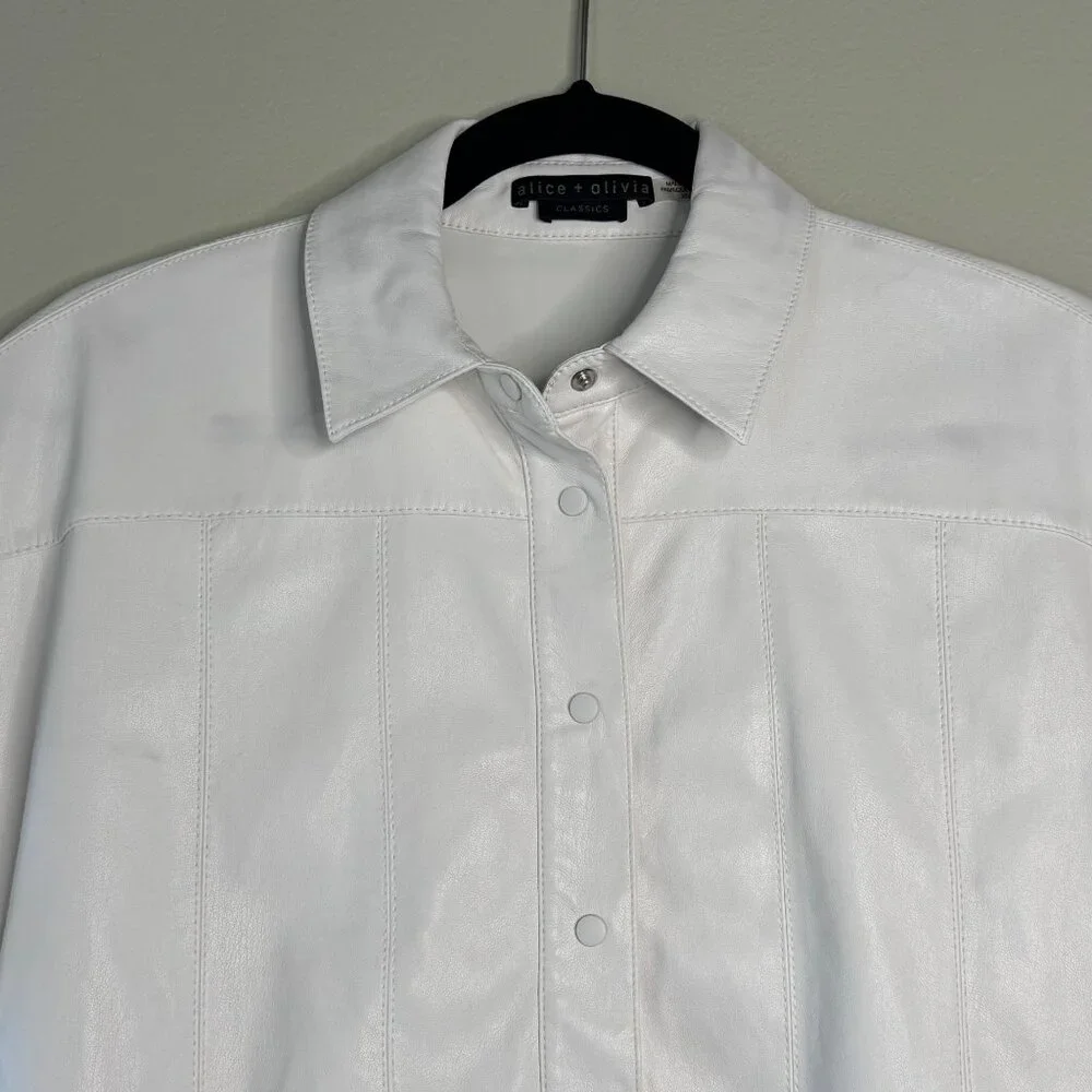 ALICE + OLIVIA Edyth Vegan Leather Top Womens XS Oversized Crop Button Shirt - Picture 3 of 8